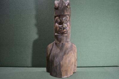 Африканская женщина, деревянная статуэтка. Тяжелое дерево. Африка, середина XX века.