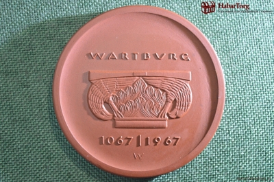 Керамическая медаль "Вартбург, Wartburg" Meissen. 1067 - 1967. Мейсенская фарфоровая мануфактура.