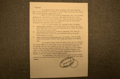 Листовка времен Второй Мировой Войны с печатью Исторического военного архива.
