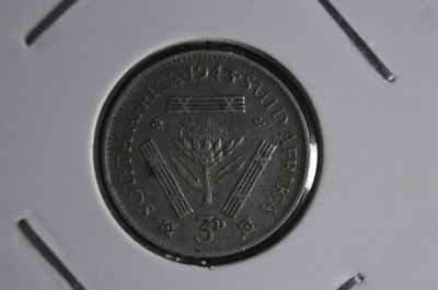 Монета 3 пенса 1943 года. Серебро. Южная Африка.