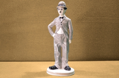 Фарфоровая статуэтка "Чаплин" (без трости). Авторская работа Родиона Артамонова.