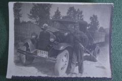 Фотография старинная "Военный в пилотке возле грузовика". Фото, фотокарточка. 1937 год.