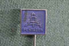 Знак, значок, фрачник "Pentacon, Пентакон". Фотоаппарат. Заколка, тяжелый металл.