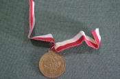 Медаль старинная с лентой 
