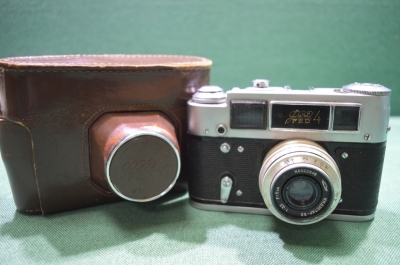 Фотоаппарат "ФЭД-4", объектив Индустар-50 (1/3,5; F=5см) N 8620079. СССР.