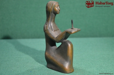 Подсвечник металлический "Девушка на колене, держащая свечу". Металл, бронза, СССР.