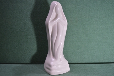 Фарфоровая габаритная статуэтка "Монахиня", "Монашка". 