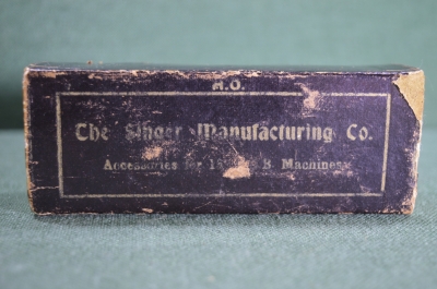 Коробка, футляр старинный для запасных частей к швейной машинке "Зингер Singer".