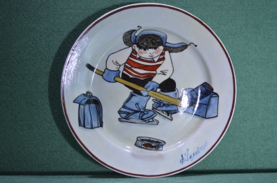 Фарфоровая настенная тарелка "Юный хоккеист". Авторская работа, Андрей Галавтин.