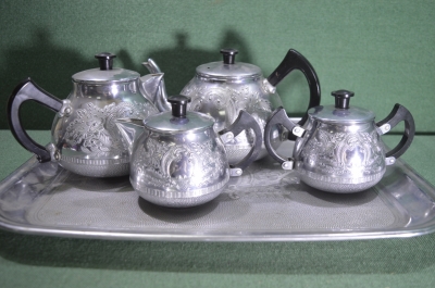  Советский чайно - кофейный набор (4 предмета и поднос). Полированный алюминий. СССР.