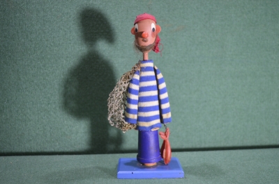 Деревянная статуэтка, игрушка "Рыбак морячок". 1960-е годы. ГДР. Германия.