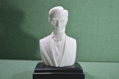  Бюст "Авраам Линкольн". Президент США. Белый искусственный мрамор, 13,5 см.