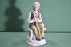 Статуэтка "Старичок с палкой и трубкой". Фарфор, бисквит. Европа, XX век.