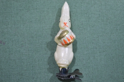 Елочная стеклянная игрушка на прищепке "Заяц с барабаном", "Зайчик". Прищепка, стекло #1 СССР.