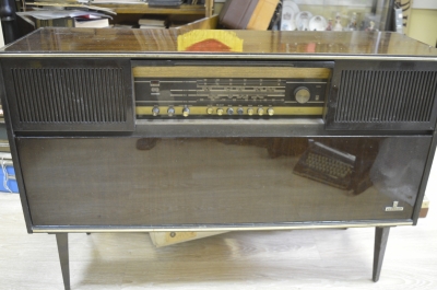Ламповая стерео радиола Грюндиг (консоль) "Grundig" Stereo Console KS 620 U. Германия, 1960-е годы.