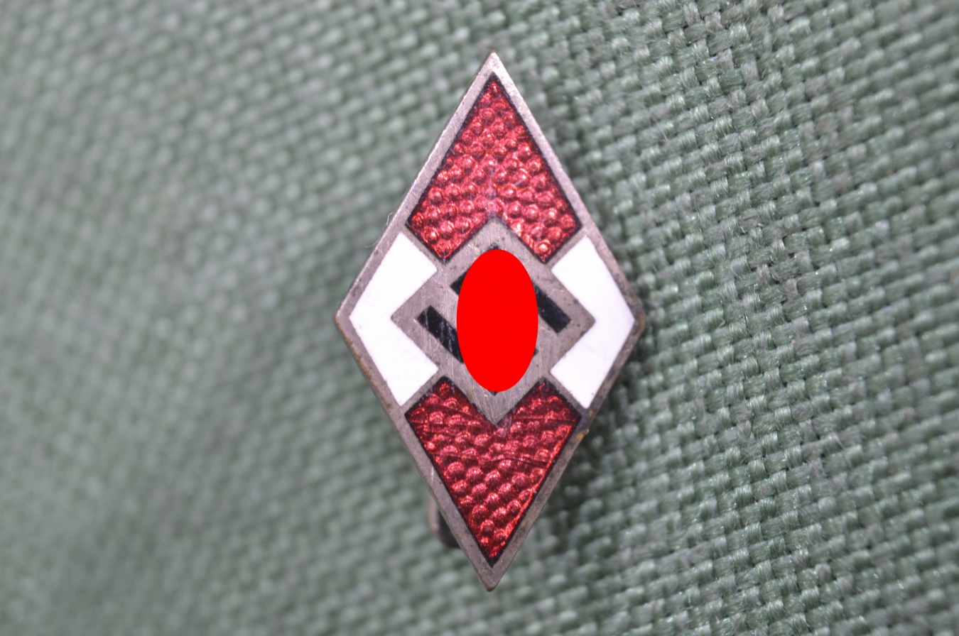 Купить Знак, членский значок Гитлерюгенд. Hitler-Jugend. Маркировка RZM  M1/102, 3-й Рейх, Германия. в интернет-аукционе HabarTorg. Знак, членский  значок Гитлерюгенд. Hitler-Jugend. Маркировка RZM M1/102, 3-й Рейх,  Германия.: цены, фото, описание