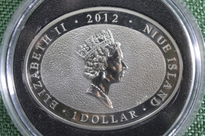 Монета 1 доллар "Год дракона". Любовь. Серебро, Остров Ниуэ, 2012 год.