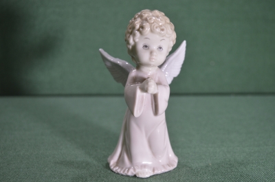 Фарфоровая статуэтка "Ангел, молящийся ангелочек". Pavone, Италия.