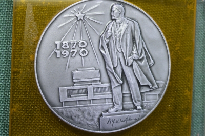 Настольная медаль "100 лет со дня рождения В.И. Ленина". 1870 - 1970. СССР