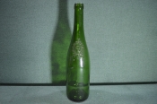 Бутылка винная, зеленое стекло. Корона, венок, герб три звезды.