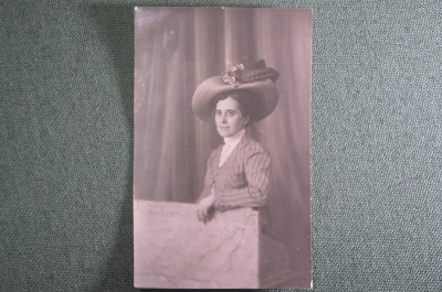 Старинное фото "Женщина в большой шляпе", 1912 год. Царская Россия.
