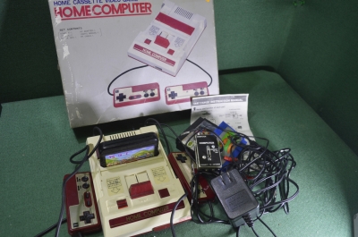 Игровая приставка Нинтендо, для видеоигр. The Nintendo Home Computer. Япония.