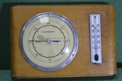Барометр с термометром "Veranderlich". Германия. Дерево орех. 1940-1950 годы.