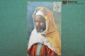 Колониальная открытка, суровый мужчика, бедуин в накидке на голову. Северная Африка. 
