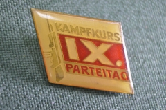 Знак значок "Kampfkurs 9 parteitag". Тяжелый металл. Винтовка. Воинский знак. ГДР. Германия.