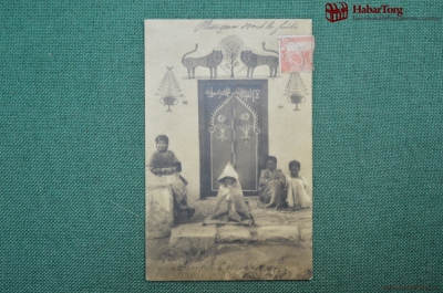Колониальная открытка. Дети на ступеньках у двери. Северная Африка. "Scenes Et Types"