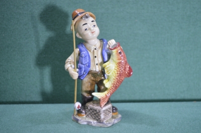 Статуэтка, фигурка фарфоровая "Юный рыбак". Фарфор, Тайвань.