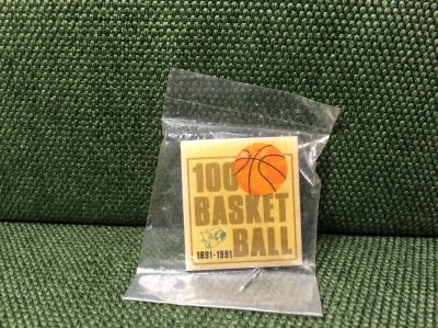 Значок " 100 basketball 1891-1991 siegel embleme munchen " редкий