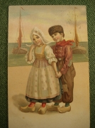 Открытка "Дети в деревянных башмаках на берегу моря". 1919 год. Италия.