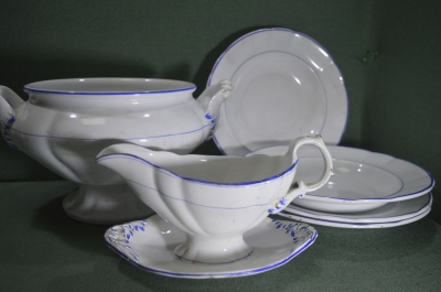Сервиз, кузнецовский фарфор. Супница, соусник, тарелки ( 4 шт.). Товарищества М.С. Кузнецова.