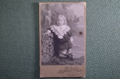 Старинная фотография "Девочка с кружевным платком", кабинетная. Ревель, Эстония. Hallikas, Reval. 