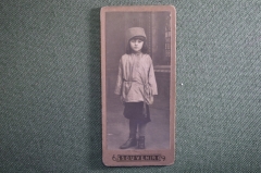 Старинная фотография "Девочка в папахе", кабинетная. Рейдольф, Нарва. Российская Империя. 