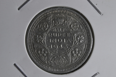 1/2 рупии 1943 года. Серебро. Индия. aUNC.