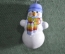 Игрушка елочная "Снеговичок". Керамика, майолика, ручная роспись. 
