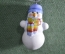 Игрушка елочная "Снеговичок". Керамика, майолика, ручная роспись. 