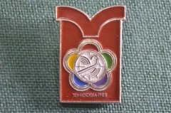 Знак значок "Фестиваль 1985 года". Кремлевская стена. СССР.