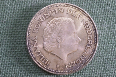 Монета 10 гульденов, 25 лет освобождения от фашизма, Королева Джулиана. Серебро. Нидерданды, 1970 г.