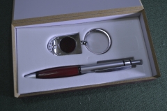 Подарочный набор - брелок со стразами, шариковая ручка. Металл, стразы. Коробка. 