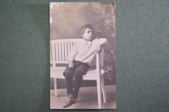Фотография старинная "Мальчишка на скамейке". 