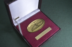 Медаль настольная памятная от компании Simpo. 1983 год. Именная, футляр. Тяжелый металл.