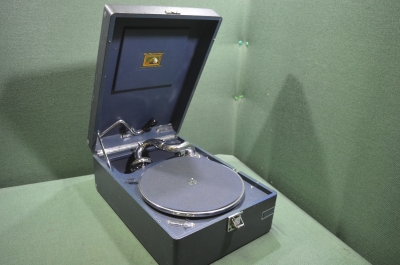 Патефон старинный довоенный "His Master's Voice 102" Отлично работает, хороший звук. Великобритания.