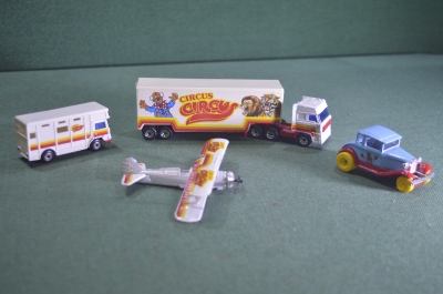 Машинка игрушка "Matchbox". Набор 4 шт. Цирк Circus. Самолет. Таиланд. 1977-1979 год.