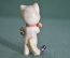 Игрушка фигурка "Кошка с корзиной цветов". Колкий пластик. ГДР. Германия. 1960е.