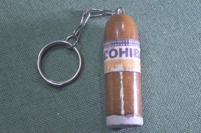 Брелок для ключей "Сигара Cohiba табак". Дерево, лак.