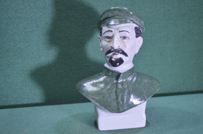 Бюст фарфоровый "Феликс Дзержинский". Фарфор. Роспись. ВЧК-КГБ. Полонский завод. Полонное. СССР.