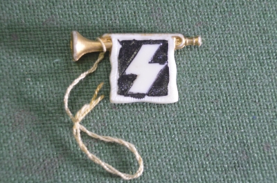 Знак значок "Горн". Из серии Гитлерюгенд. WHW. Зимняя помощь. 3-й Рейх. Германия.